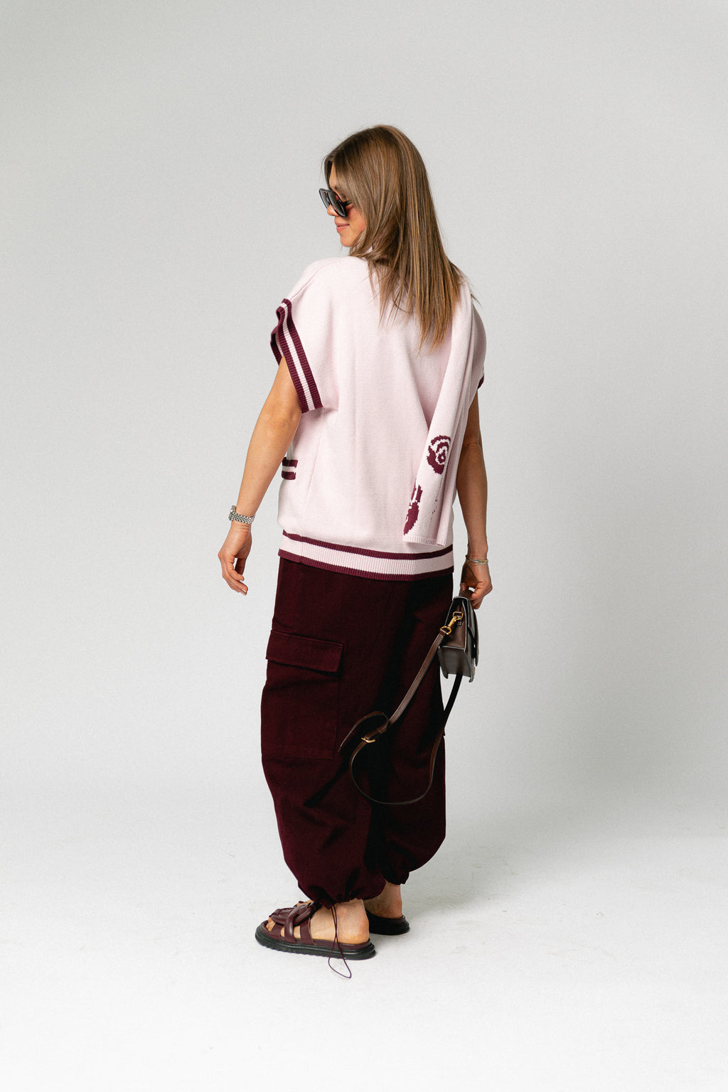 Margot gebreide vest roze/bordeauxrode rozen