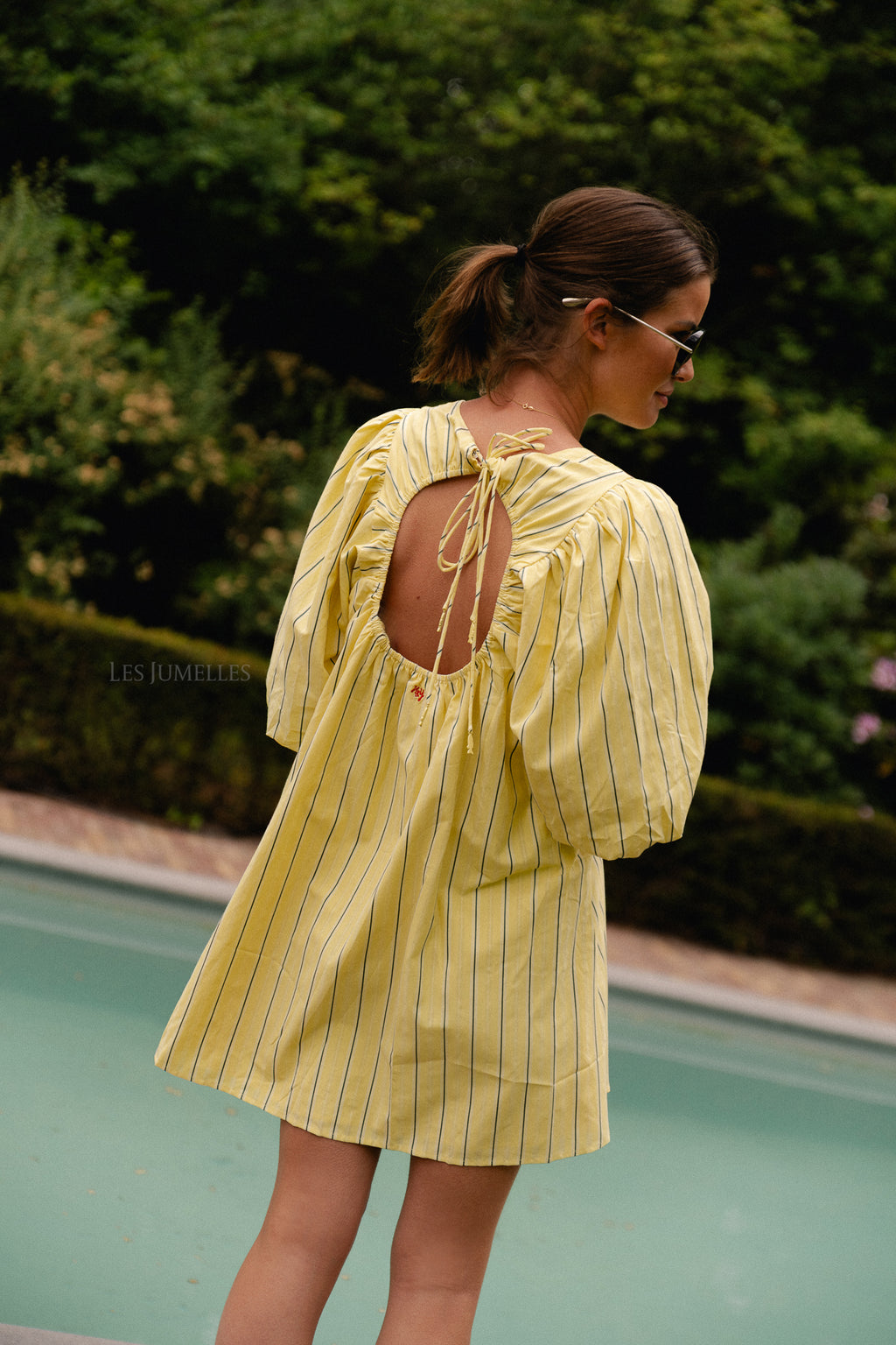 Loua Kleid mit gelben Streifen