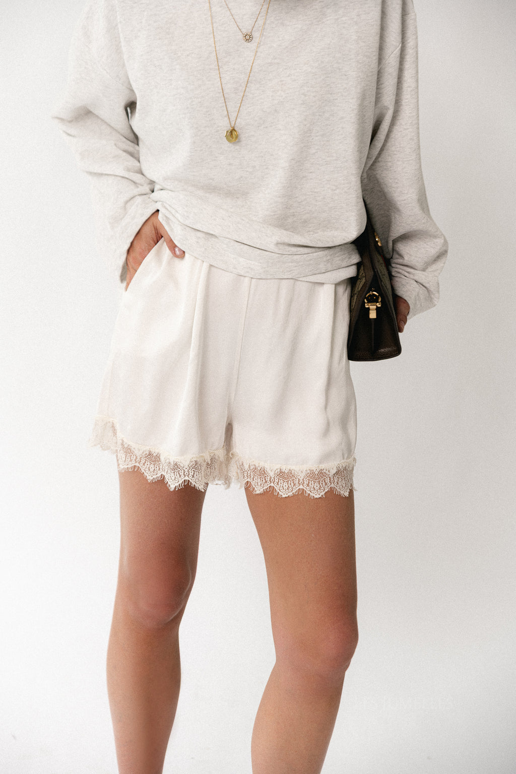 Sophia sateen shorts off white