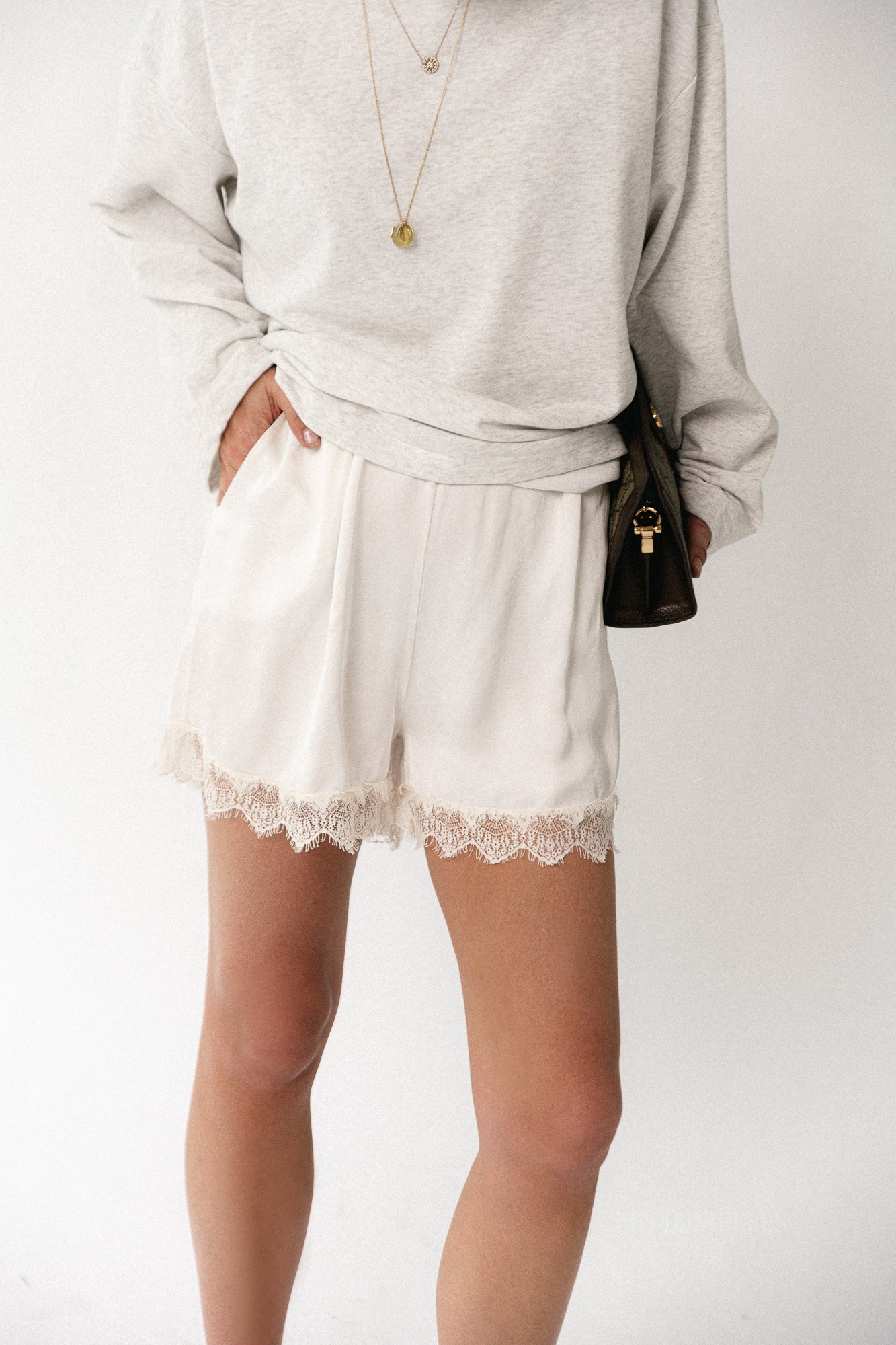 Sophia sateen shorts off white