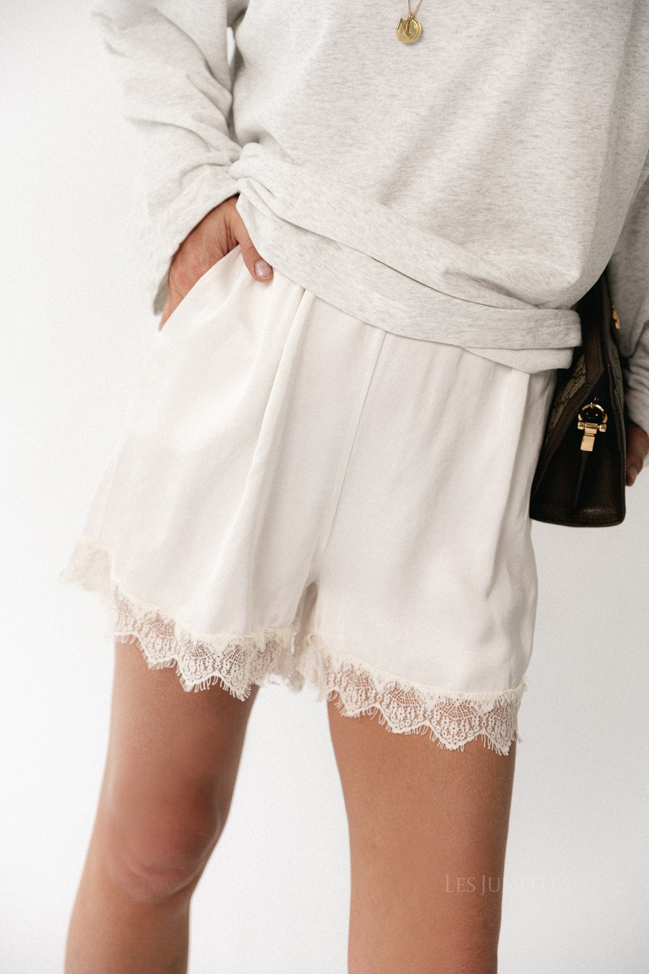 Sophia sateen shorts off white