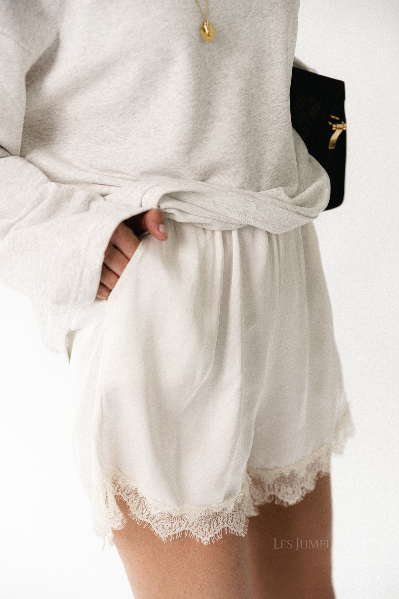 Sophia sateen shorts off white