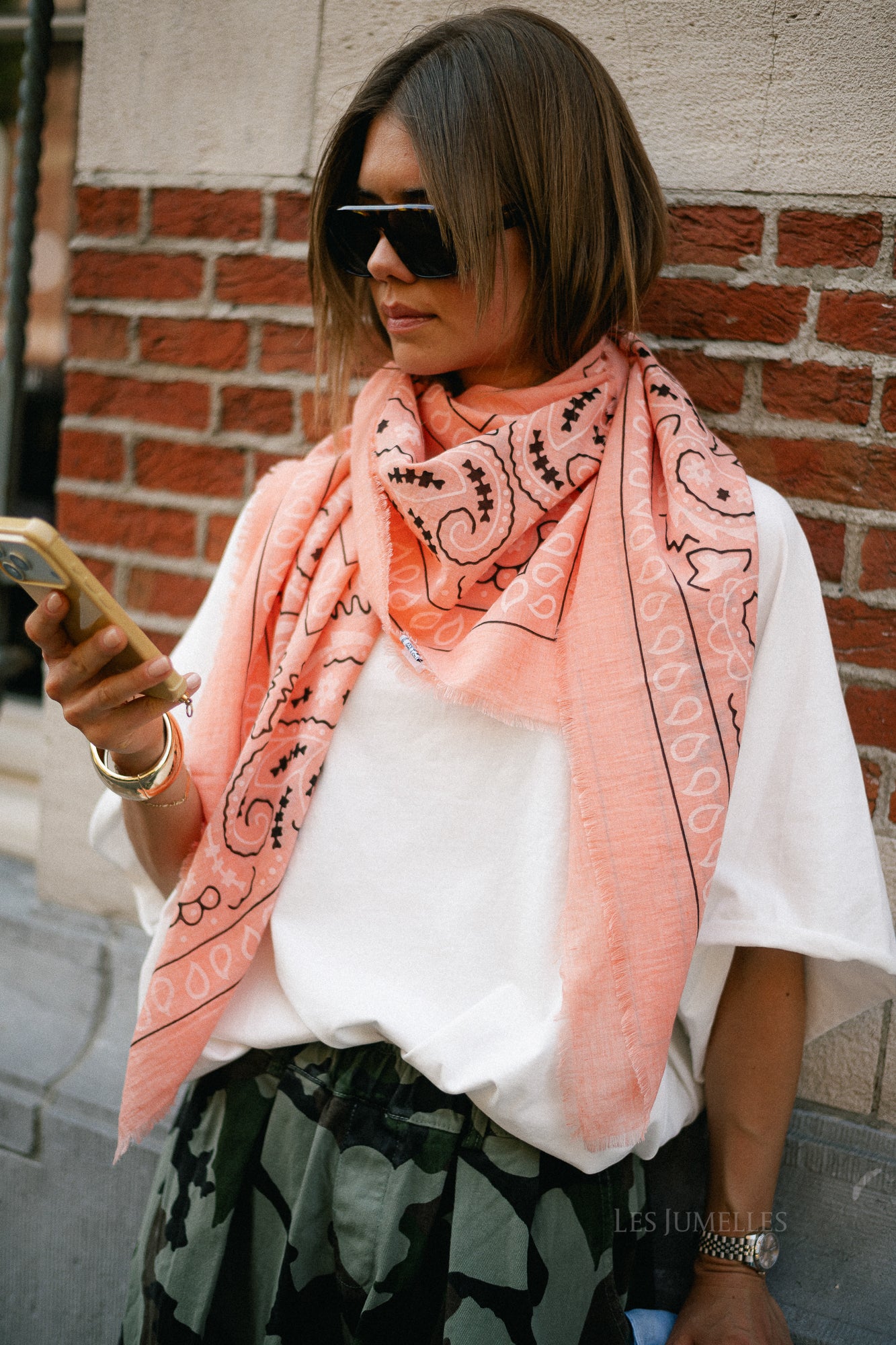 Dania paisley print scarf light peach fuzz