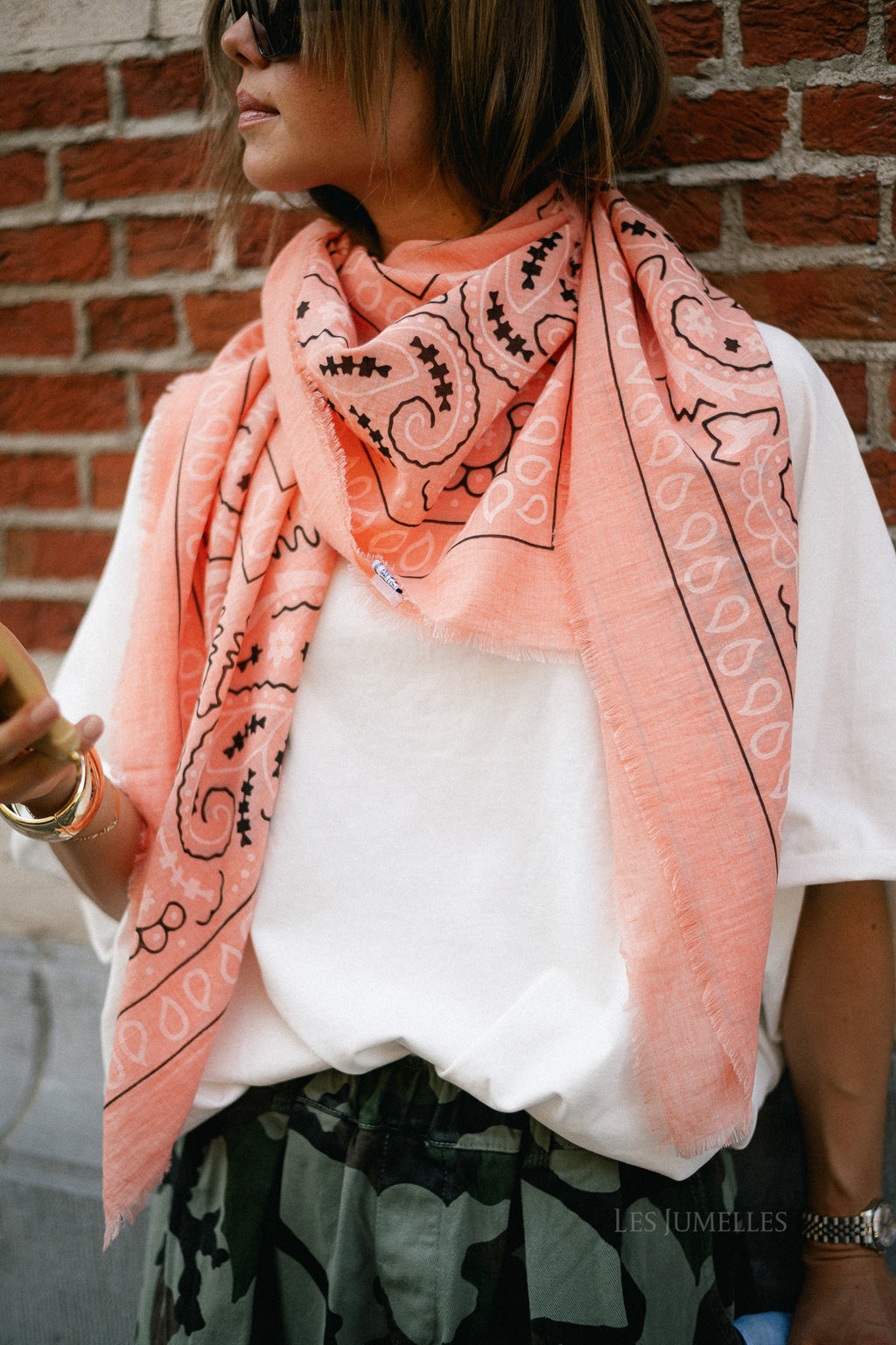 Dania paisley print scarf light peach fuzz