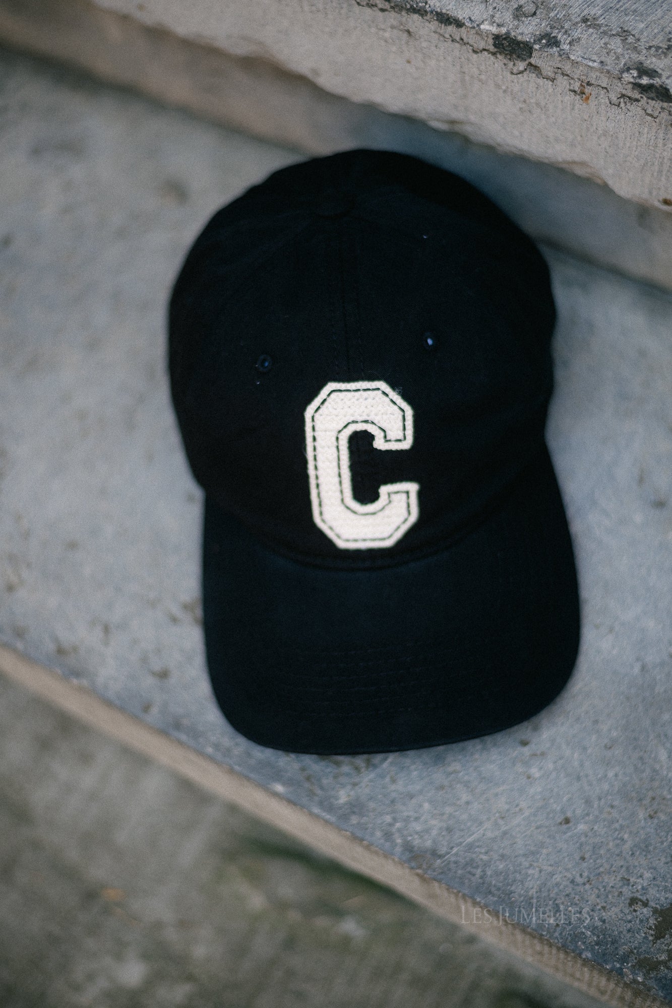 Stitched 'C' Cap black/white