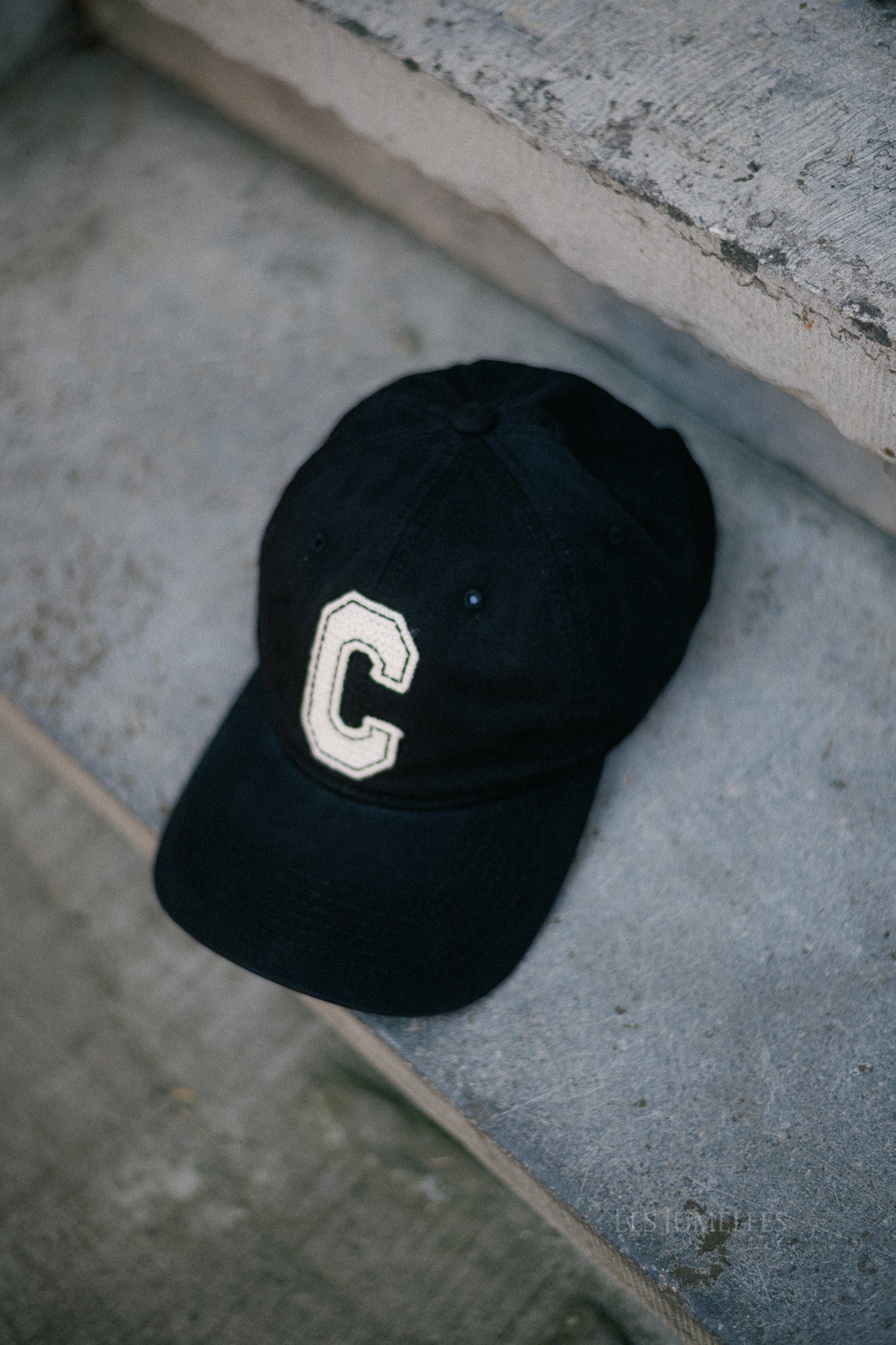 Stitched 'C' Cap black/white
