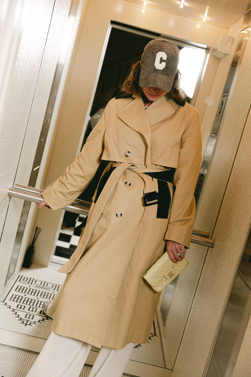 'C' Pet fluweel taupe
