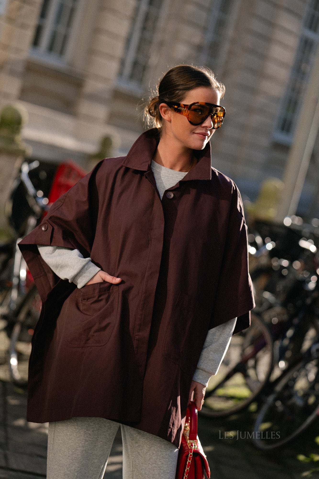 Victoria Cape aubergine