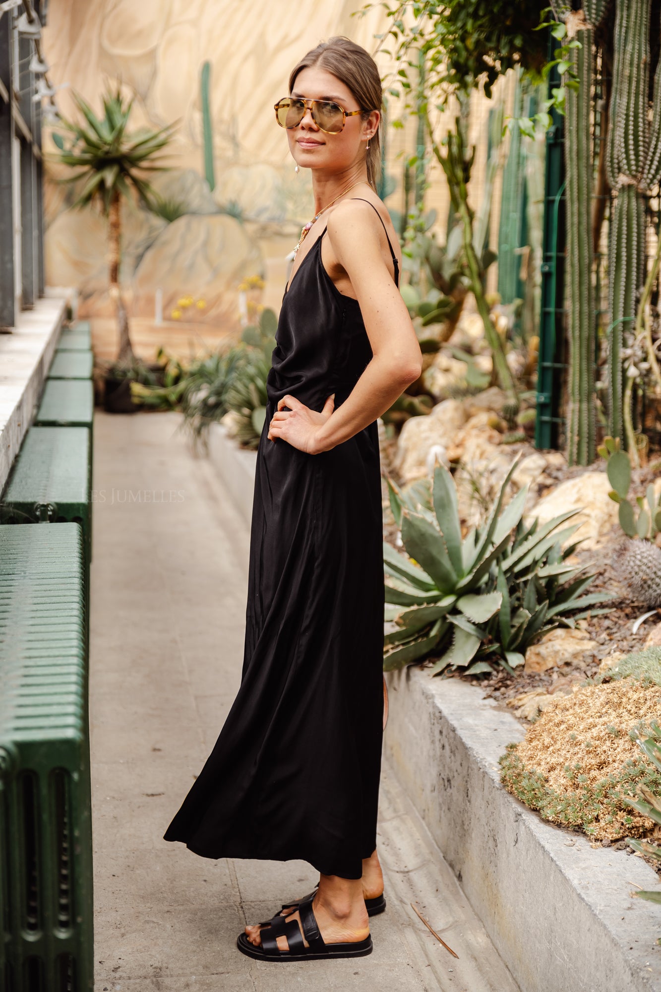 YASLamera lange jurk met bandjes zwart