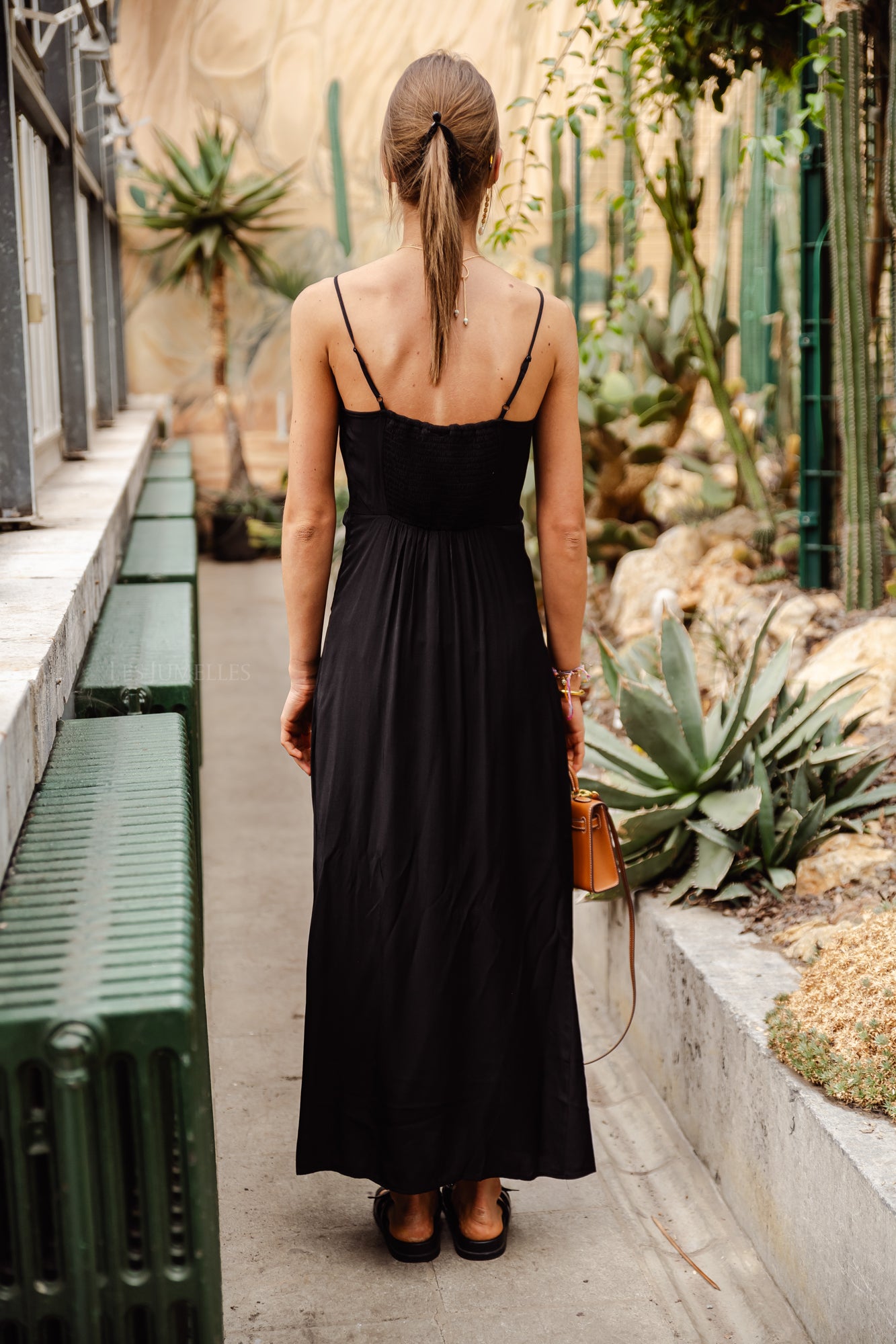 YASLamera lange jurk met bandjes zwart