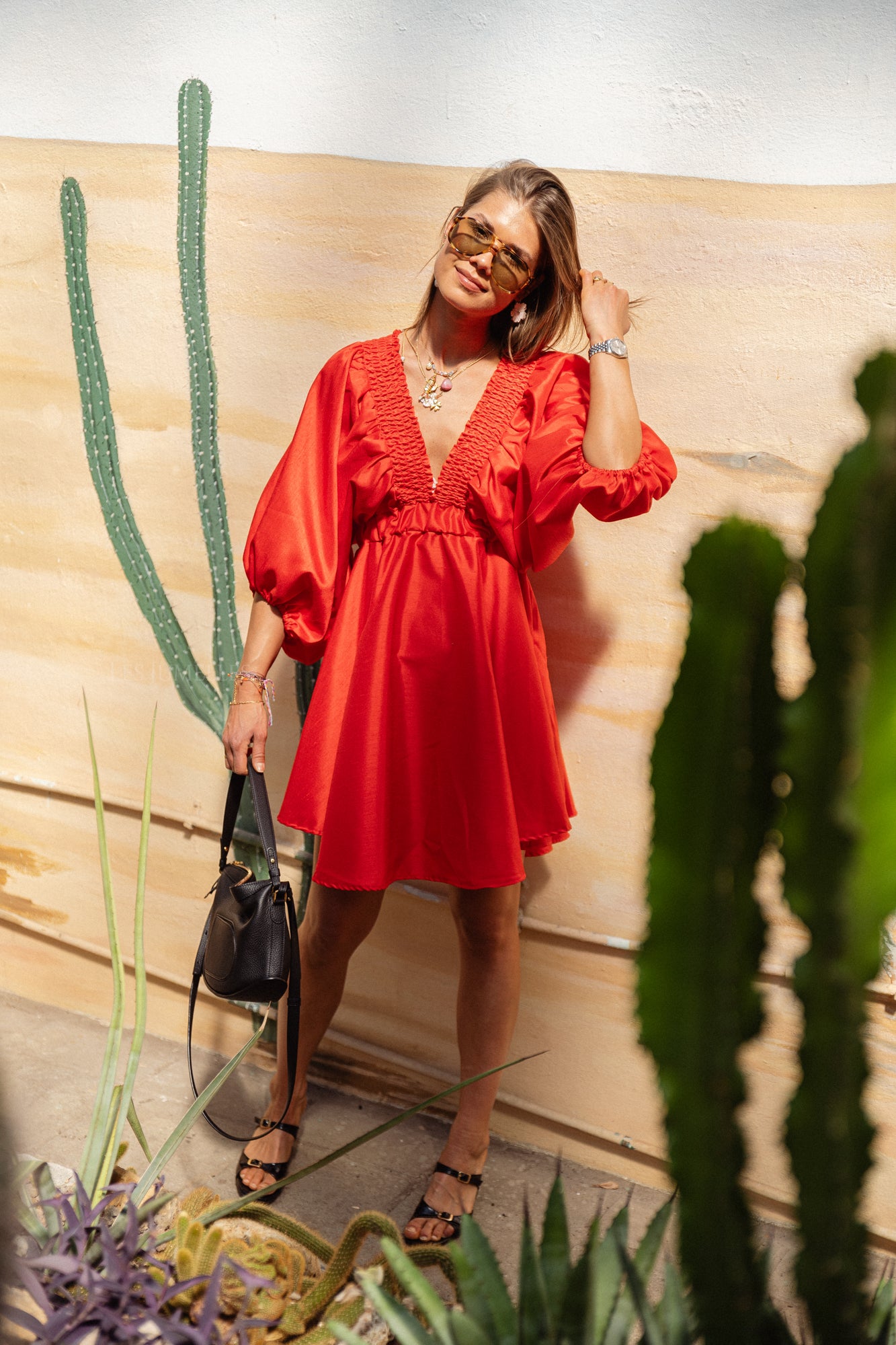 Robe courte col V Ella rouge