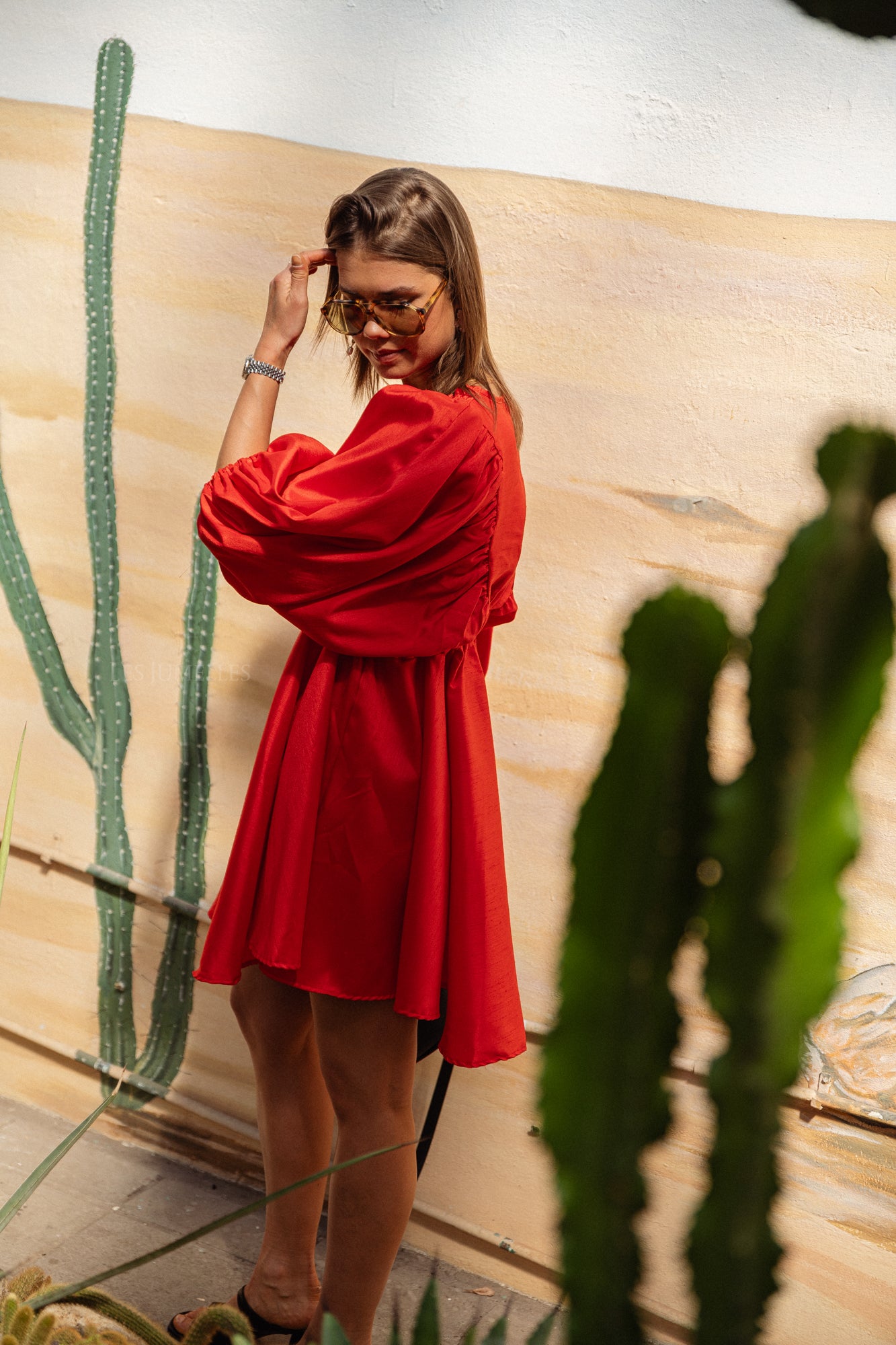 Ella V-neck short dress red