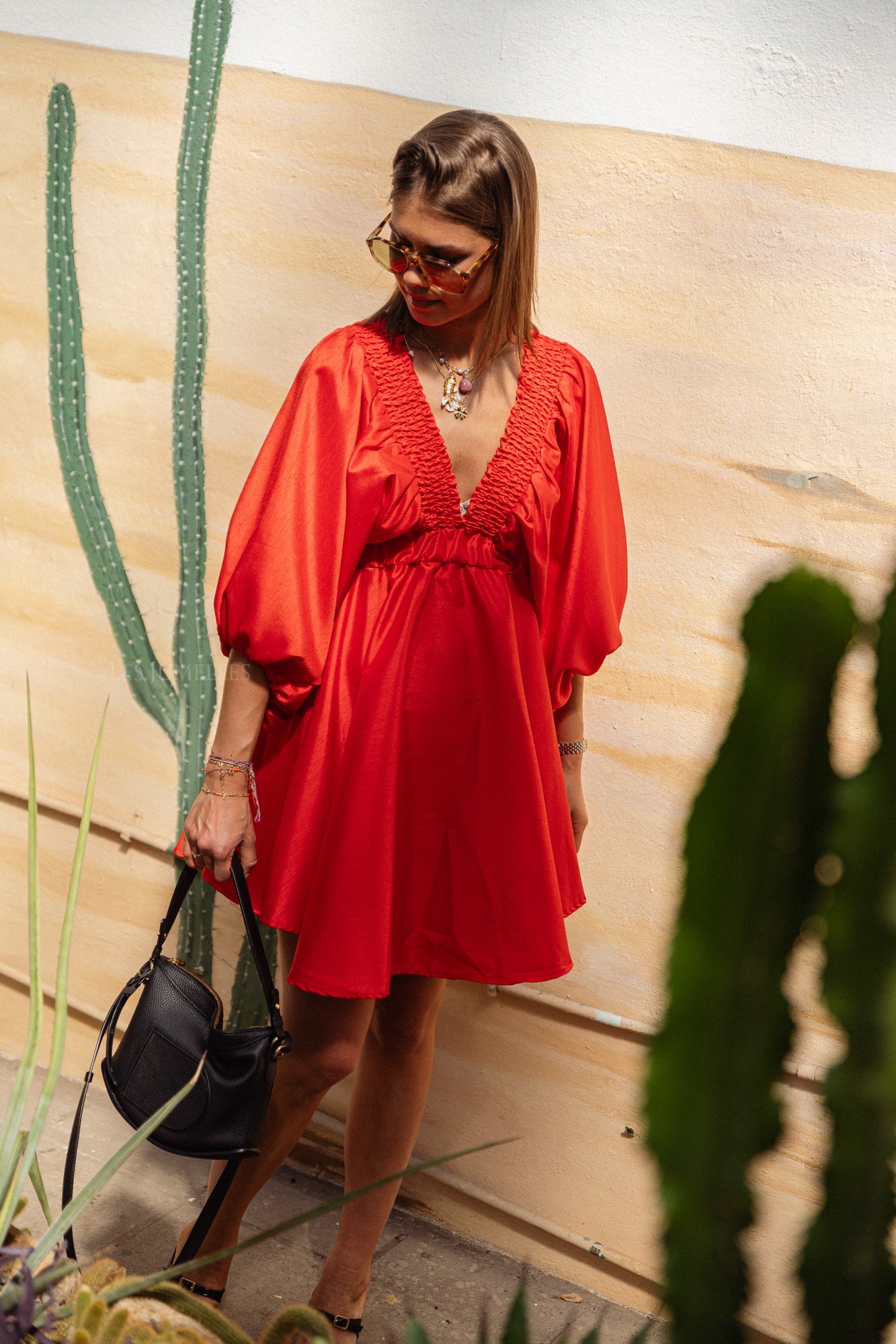 Robe courte col V Ella rouge