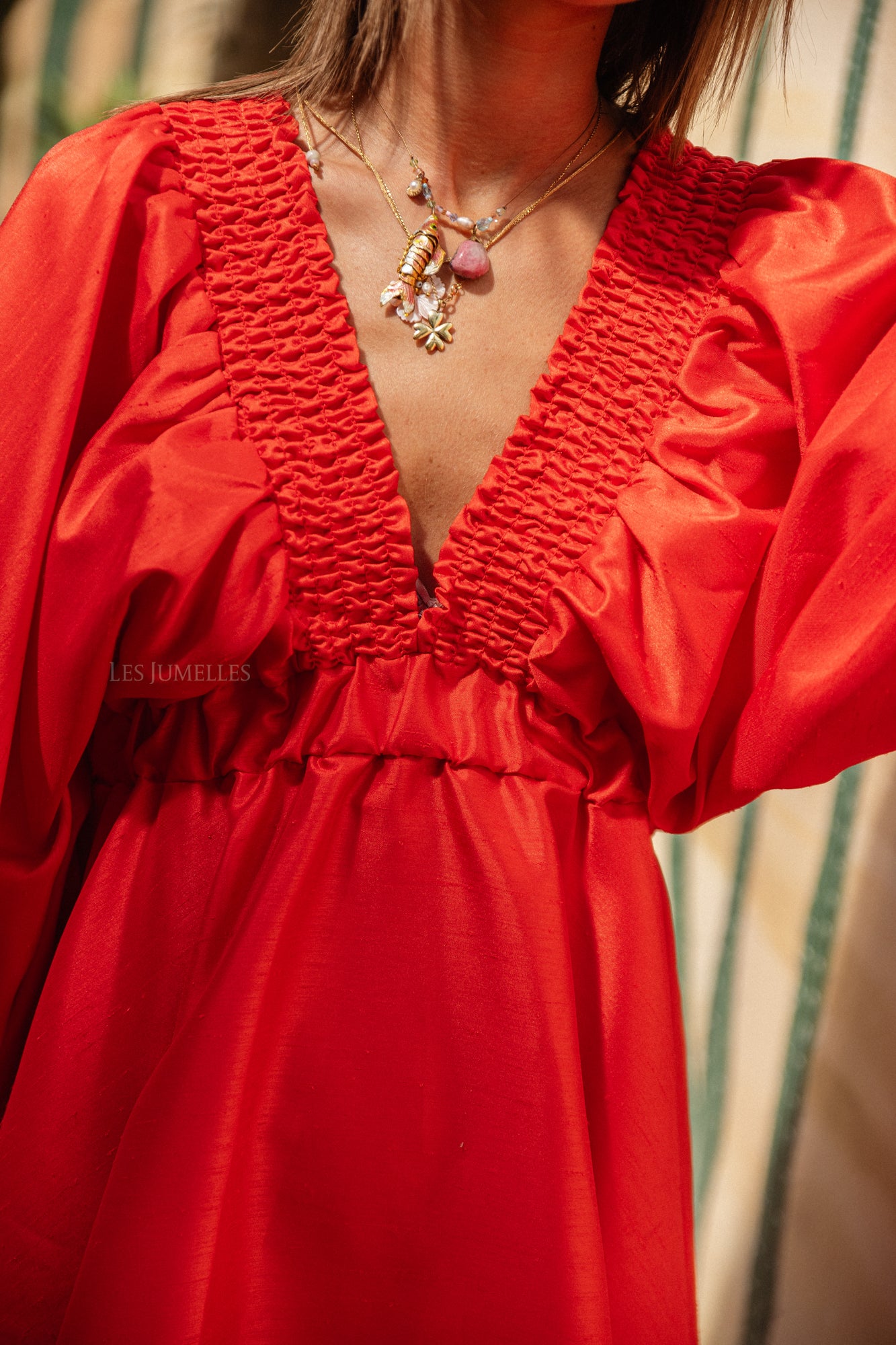 Robe courte col V Ella rouge