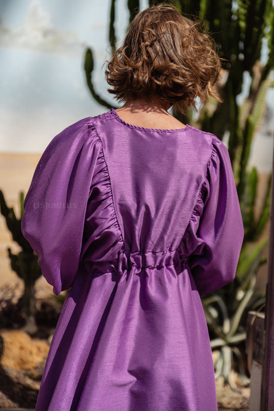 Les Jumelles Ella Kurzes Kleid mit V-Ausschnitt lila