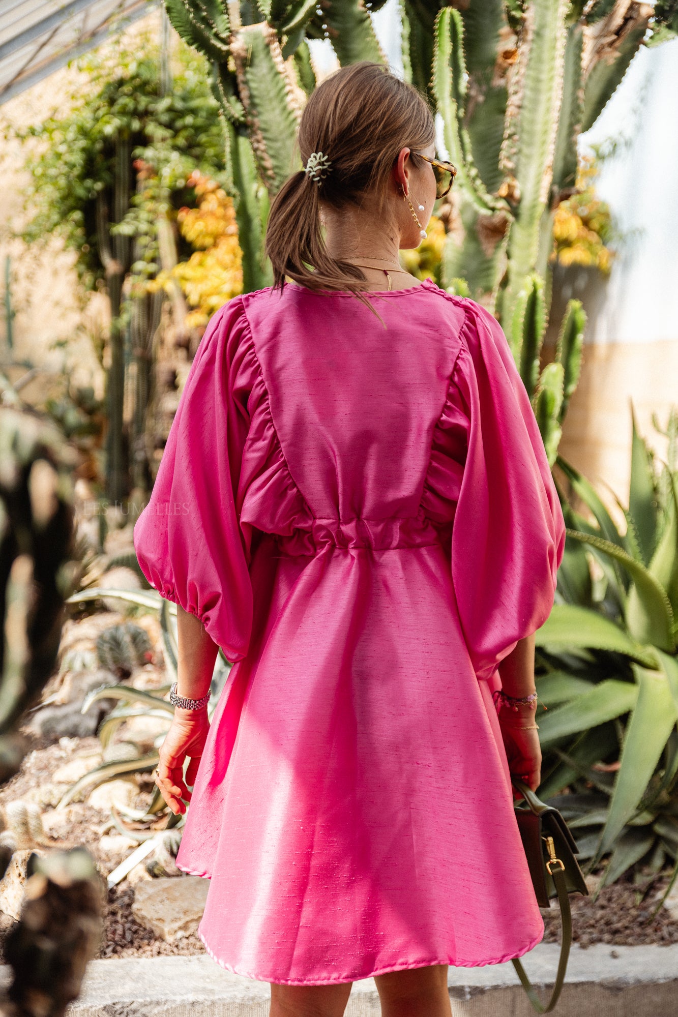 Robe courte col V Ella fuchsia