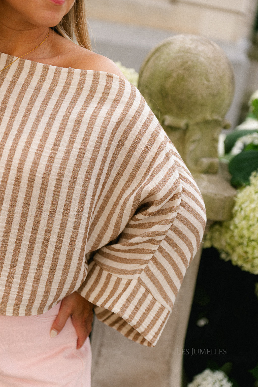 Maelys striped off-shoulder blouse ecru/tannin