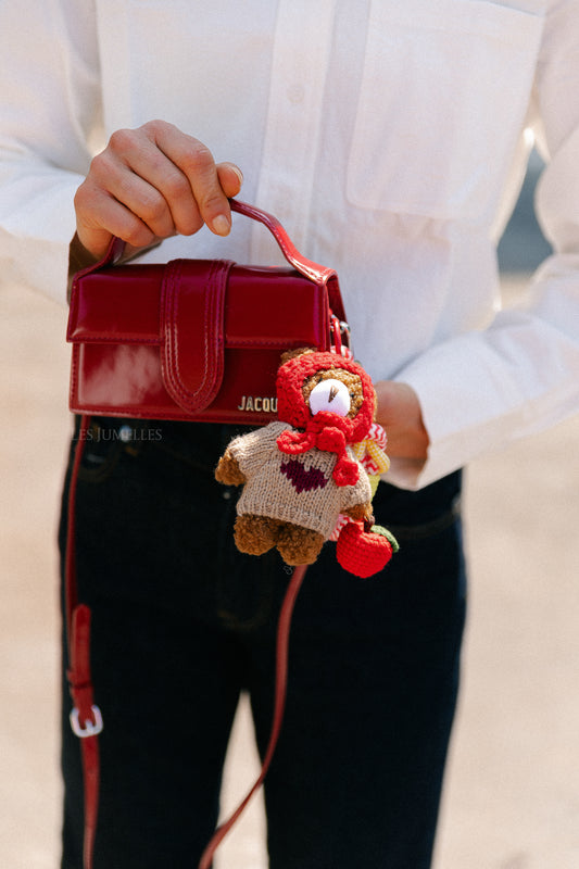 Les Jumelles Bear & fruit charm keychain red/brown