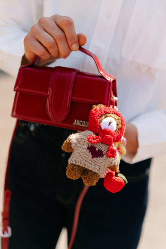 Les Jumelles Bear & fruit charm keychain red/brown