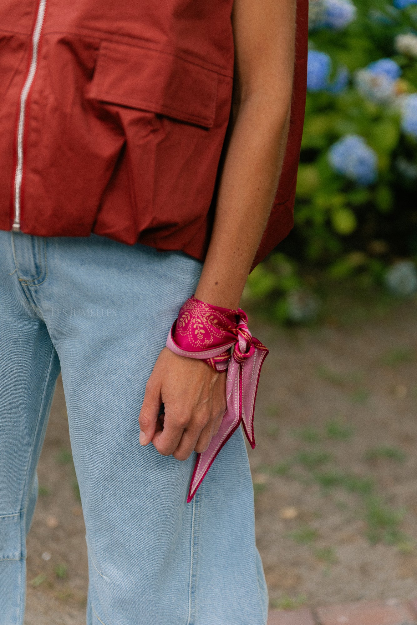 Dotted Flora diamond scarf carmine pink