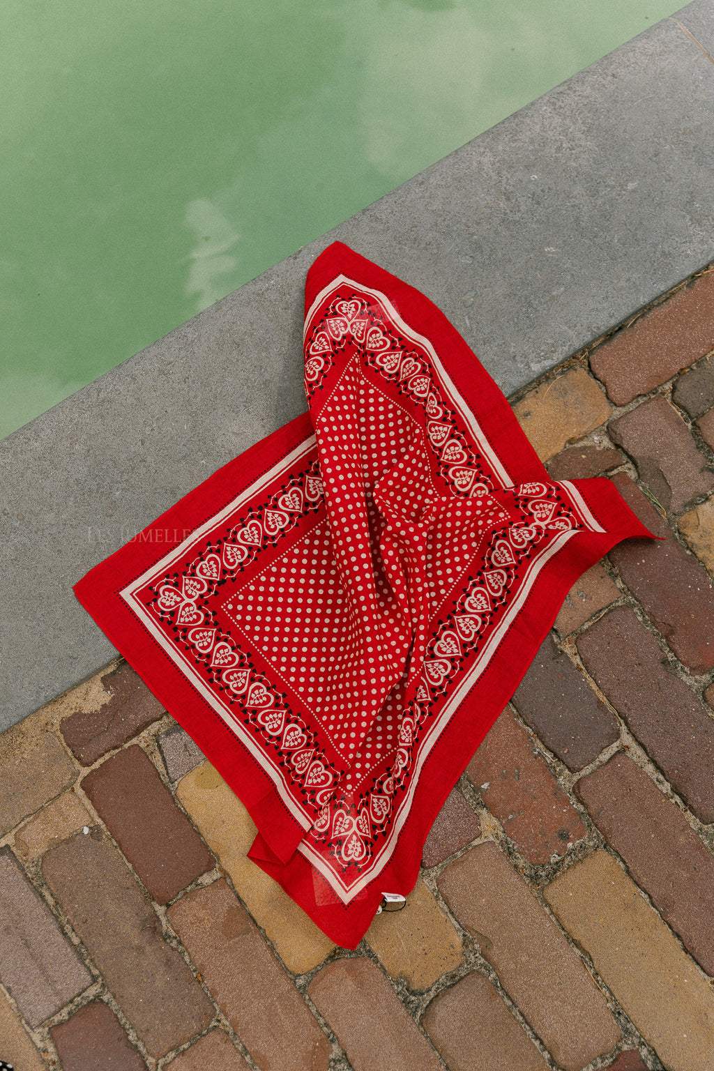 Hearty cotta scarf adrenaline red