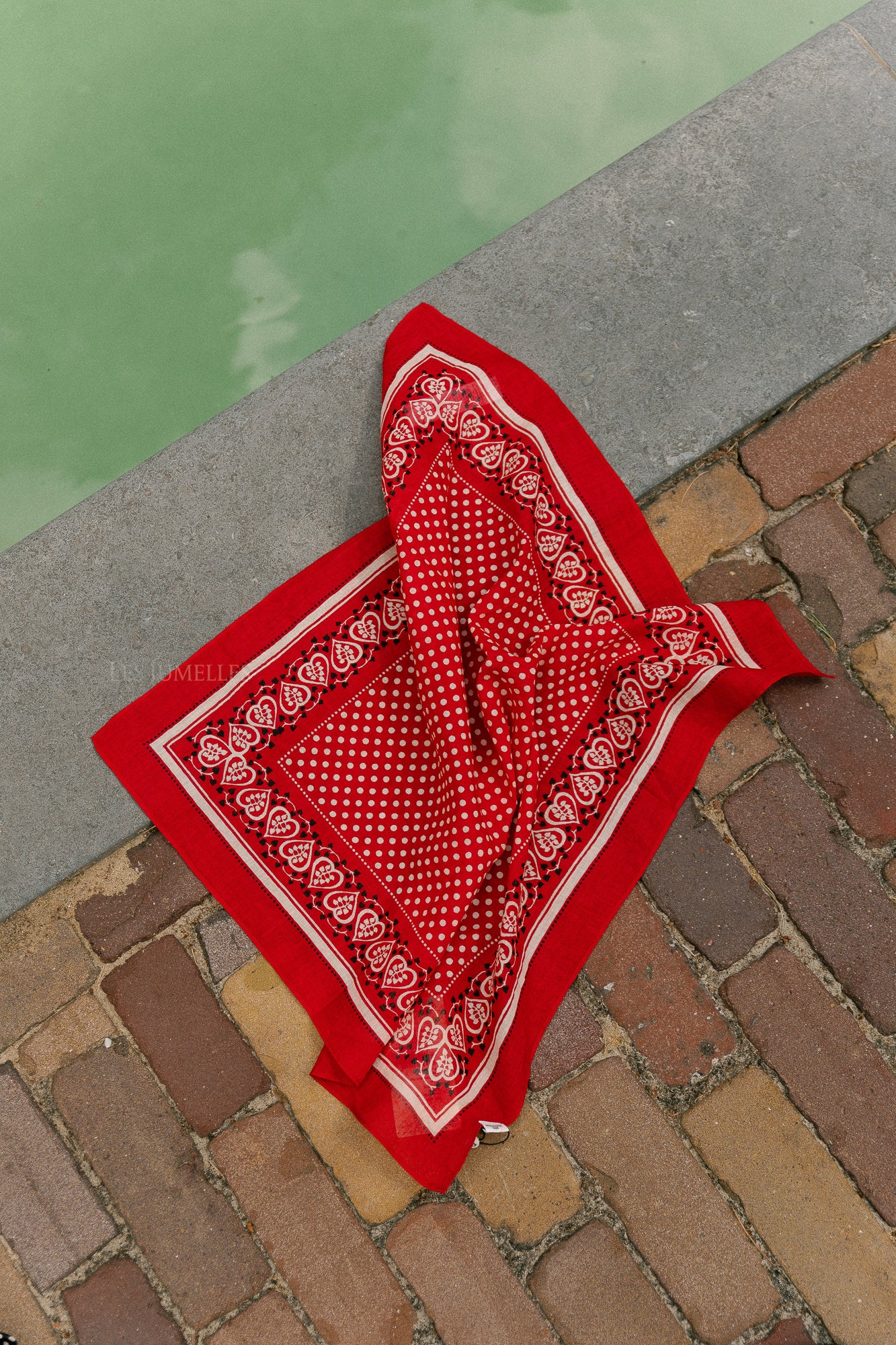 Hearty cotta scarf adrenaline red