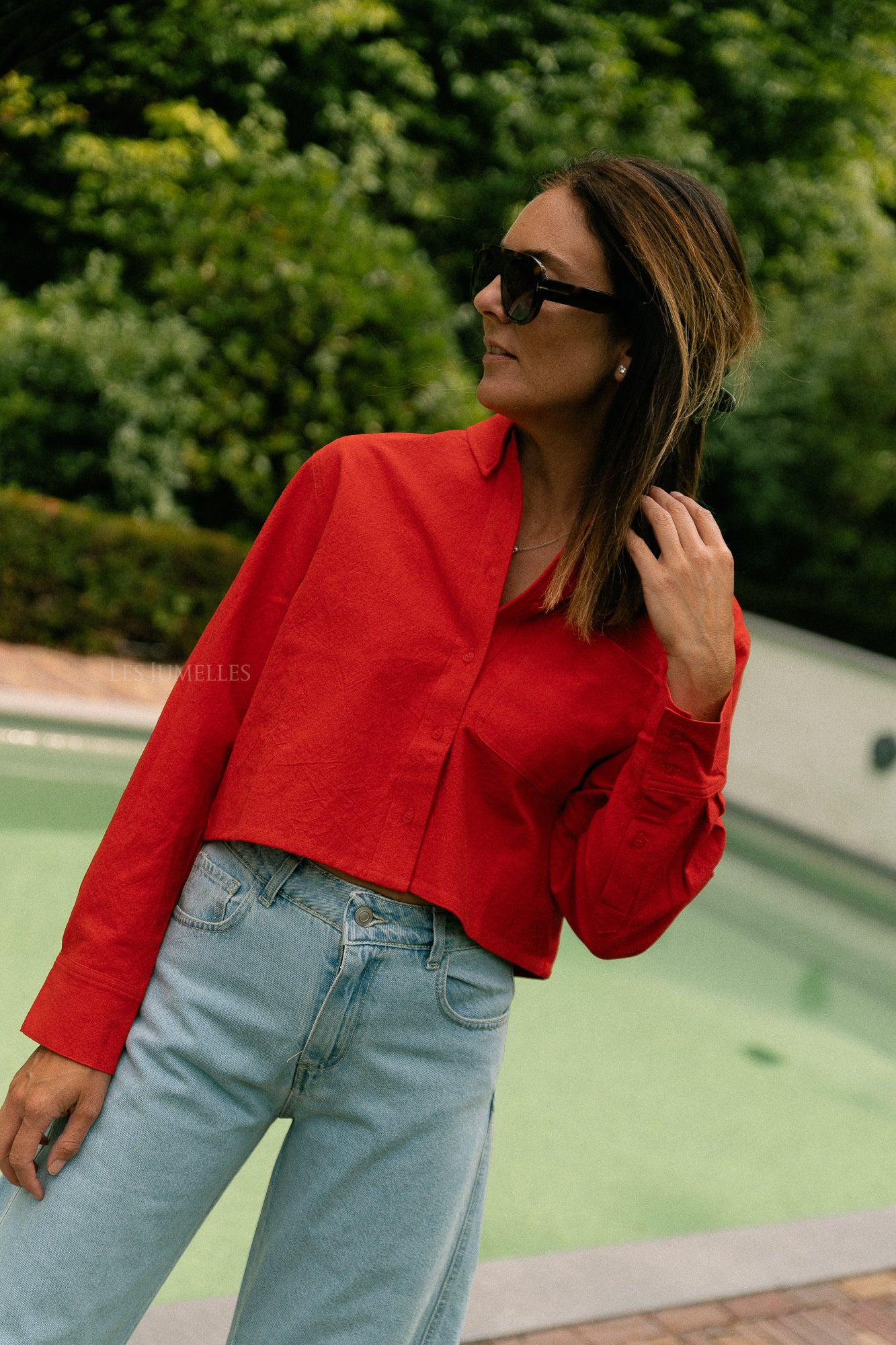 Mia cropped shirt fiery red