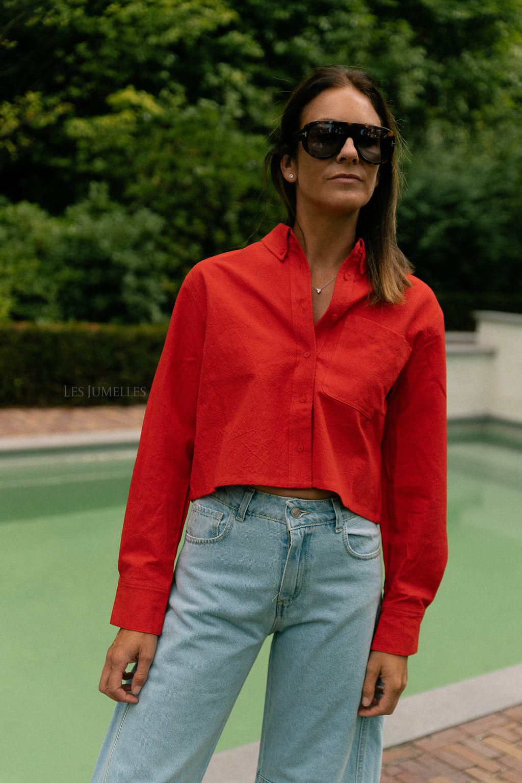 Mia cropped shirt fiery red