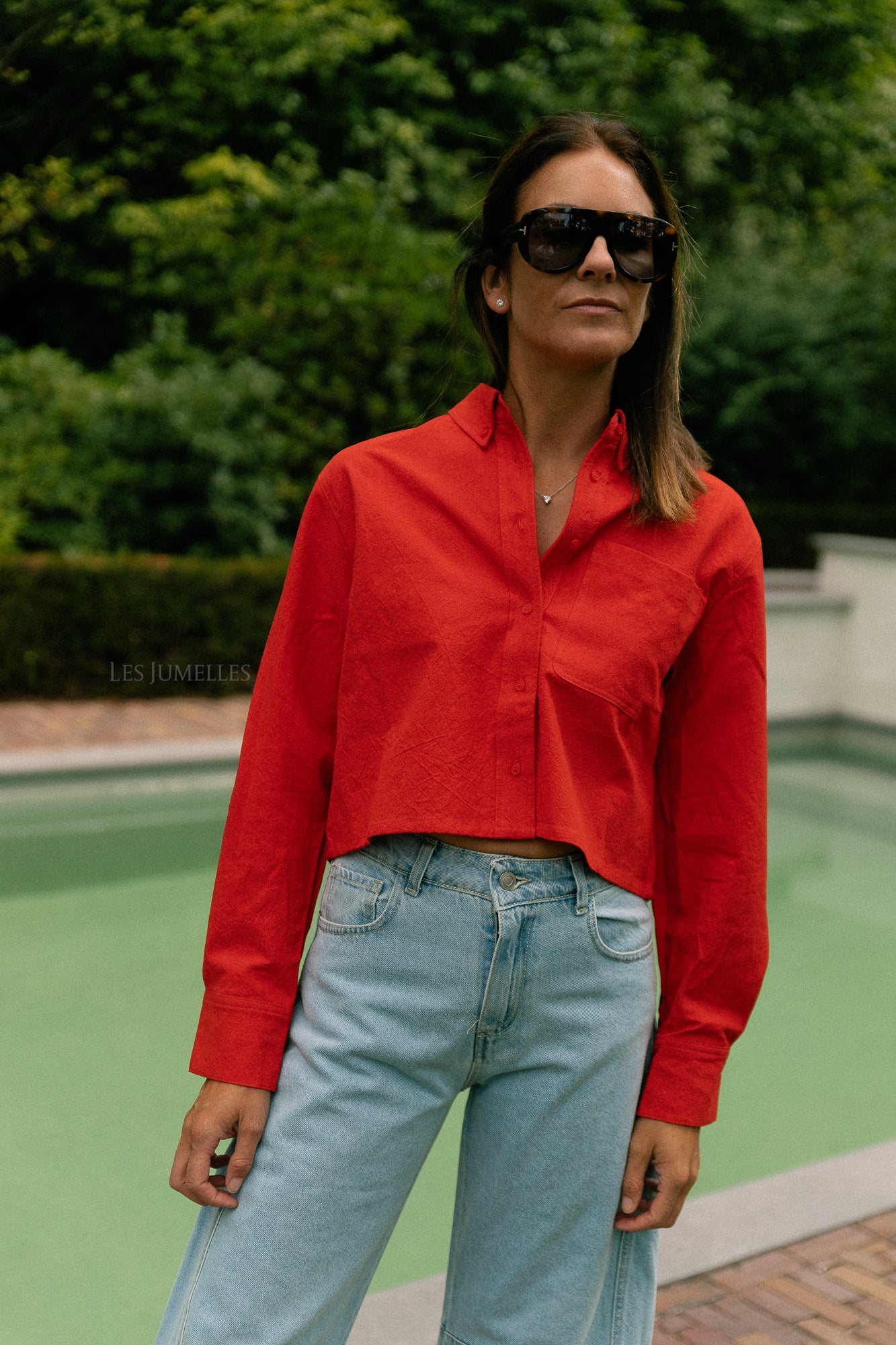 Mia cropped shirt fiery red