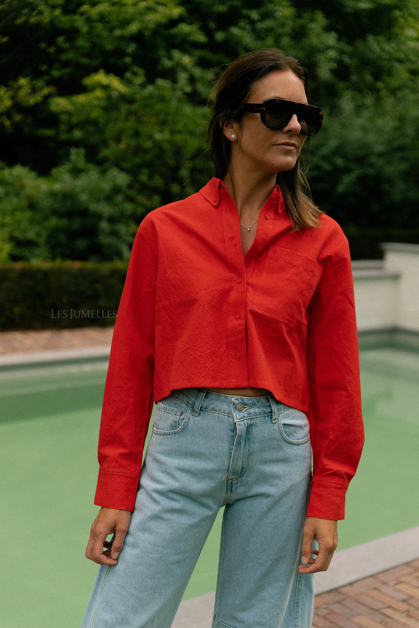Mia cropped shirt fiery red