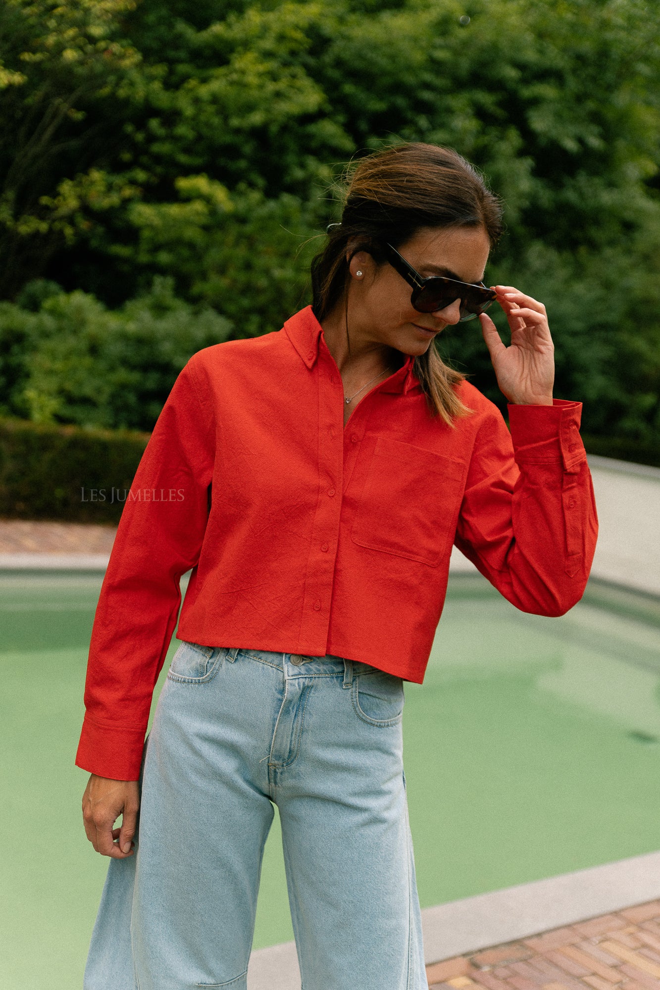 Mia cropped shirt fiery red