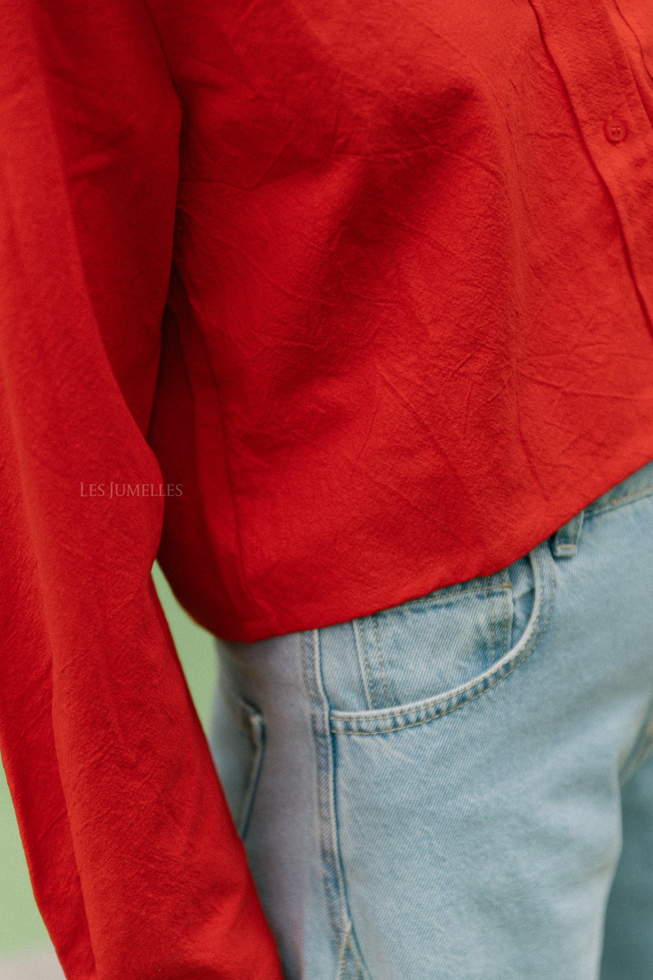 Mia cropped shirt fiery red