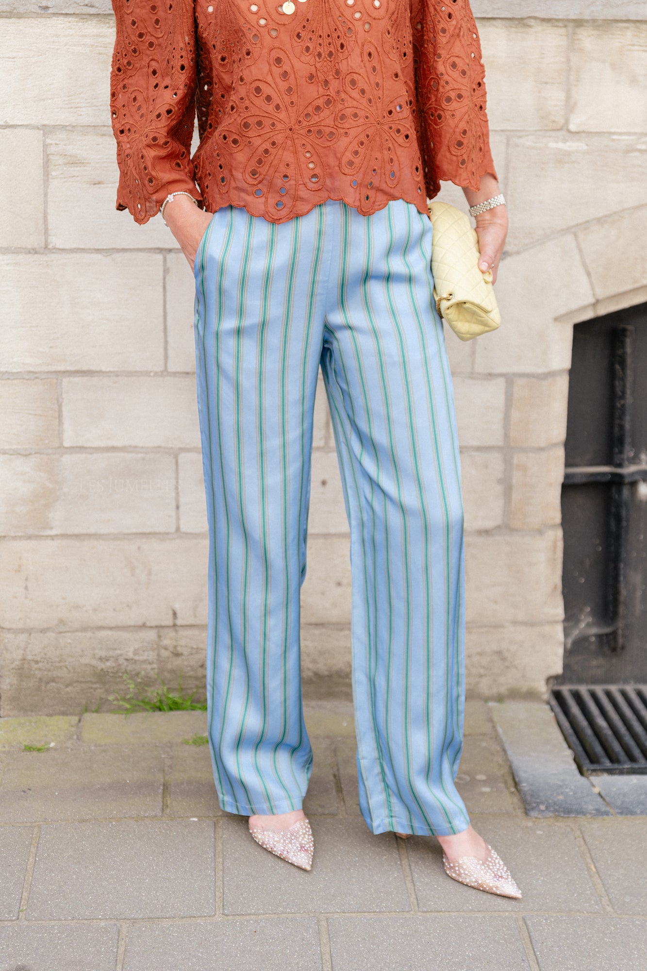 Pantalon jambe droite avec taille élastique rayures bleues