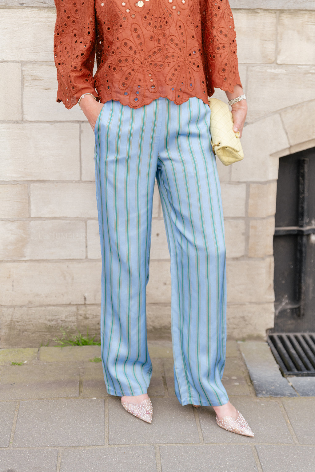 Pantalon jambe droite avec taille élastique rayures bleues