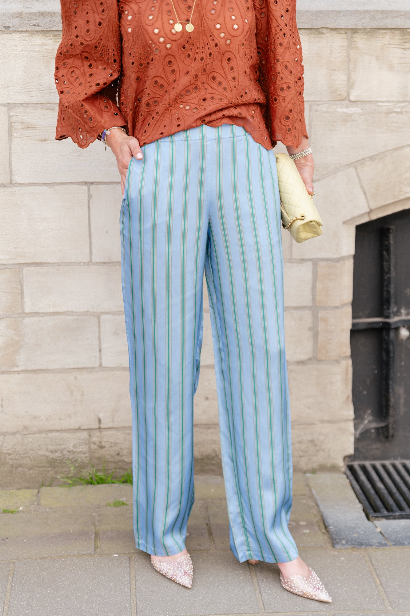 Pantalon jambe droite avec taille élastique rayures bleues