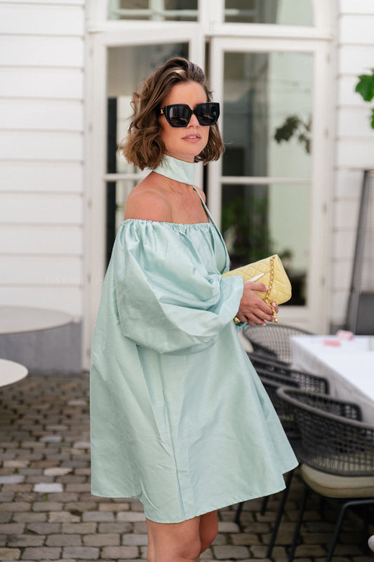 Les Jumelles Ella Off-Shoulder Kleid in Pastellgrün