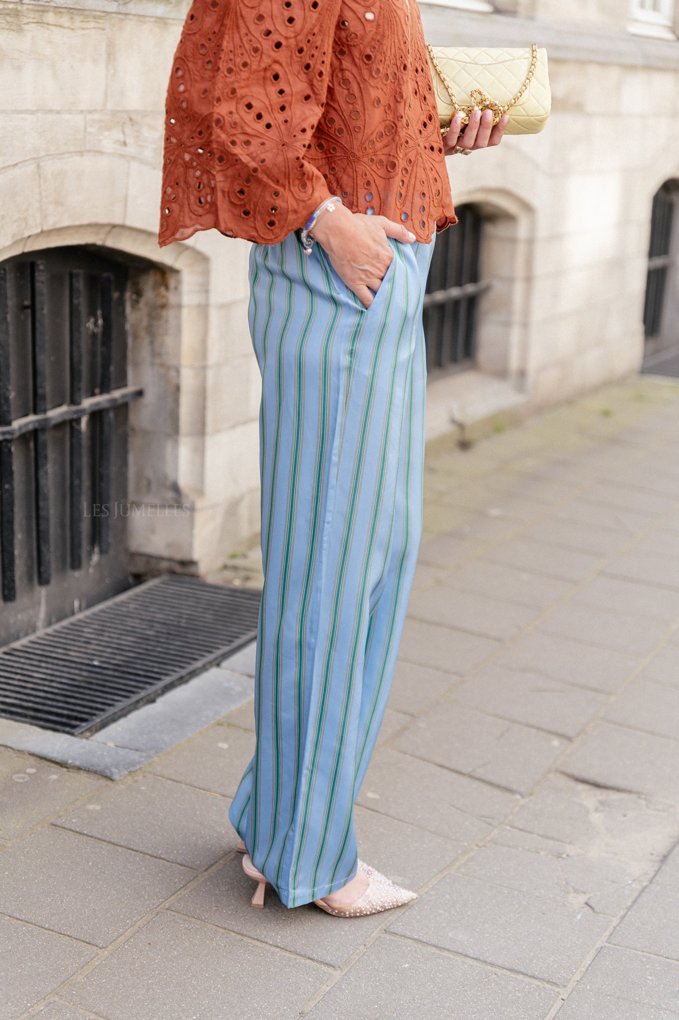 Pantalon jambe droite avec taille élastique rayures bleues
