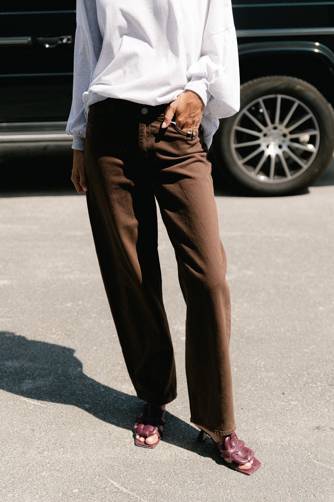 PCGrace MW barrel ankle jeans hot fudge