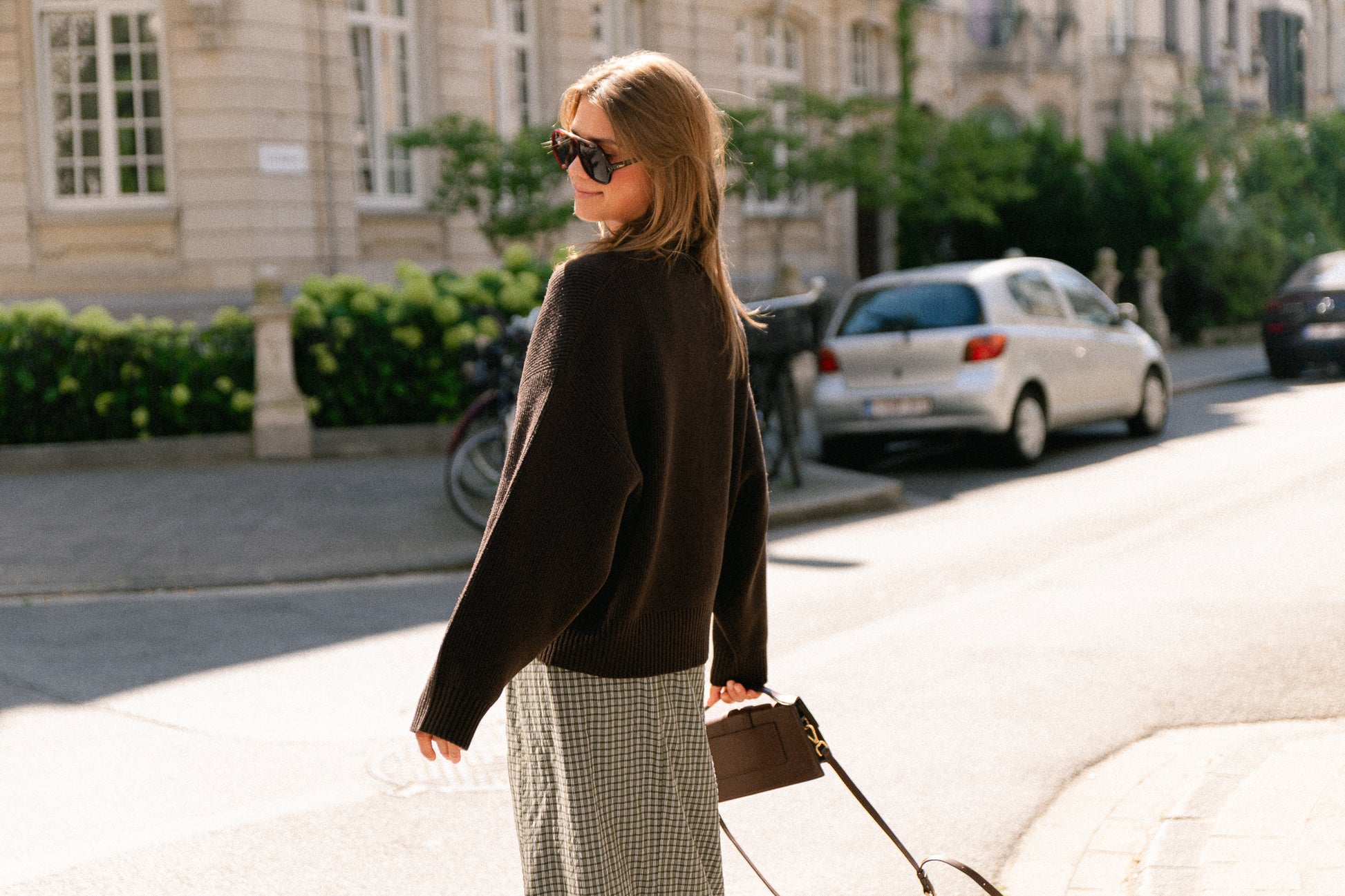 Rae jumper black coffee