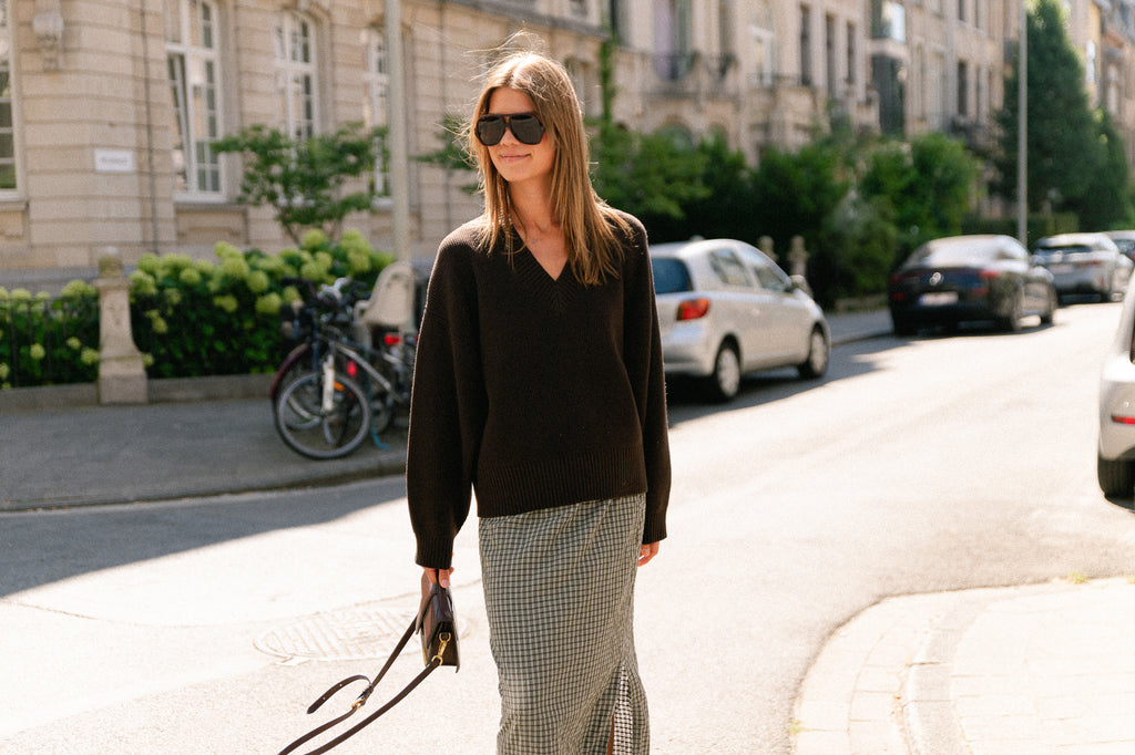 Rae jumper black coffee
