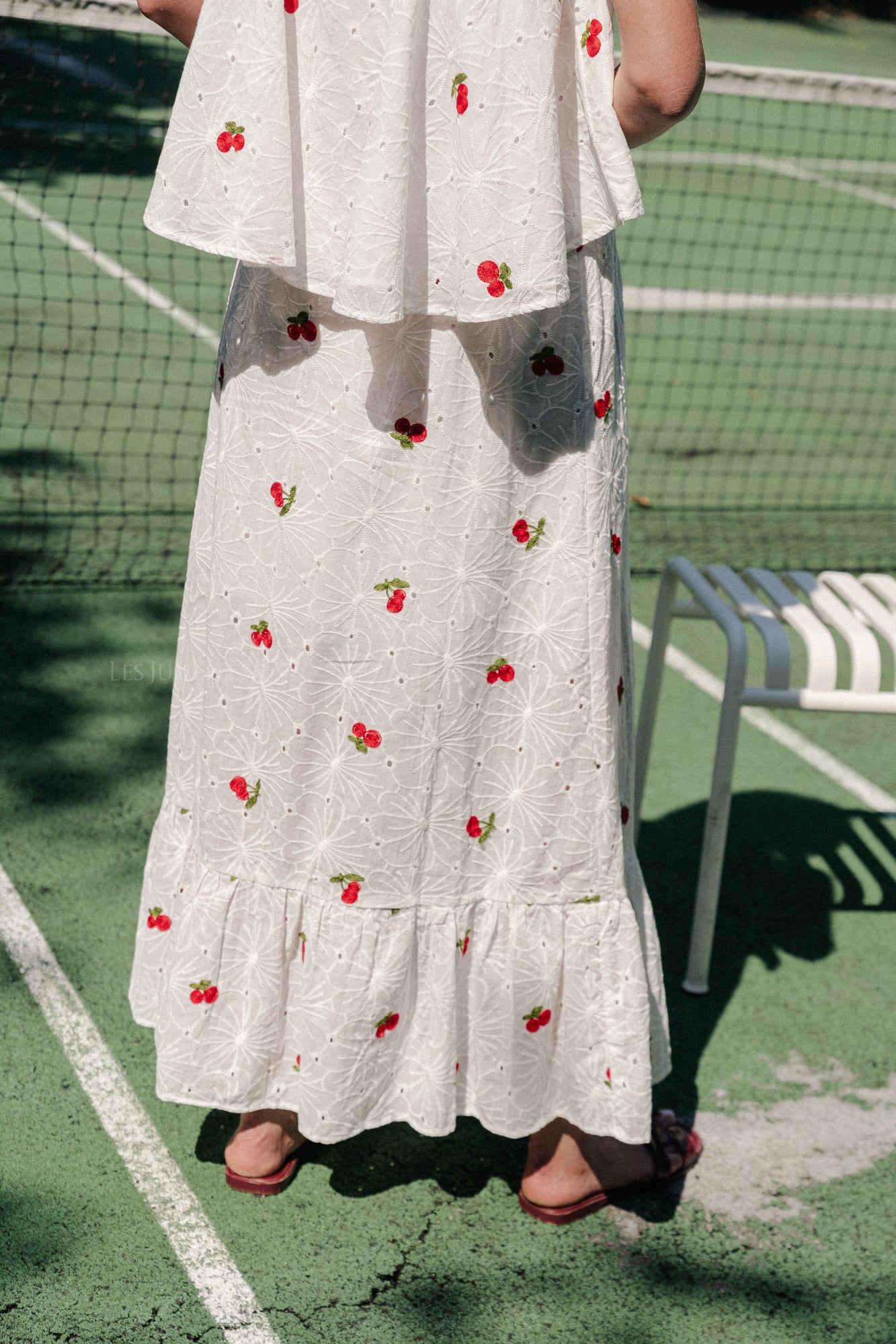 Reza cherry skirt white