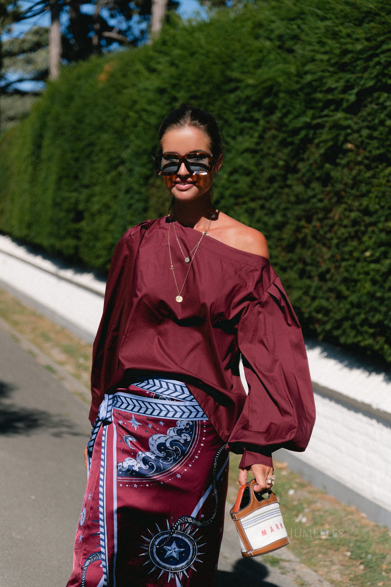 Hannah off-shoulder blouse burgundy