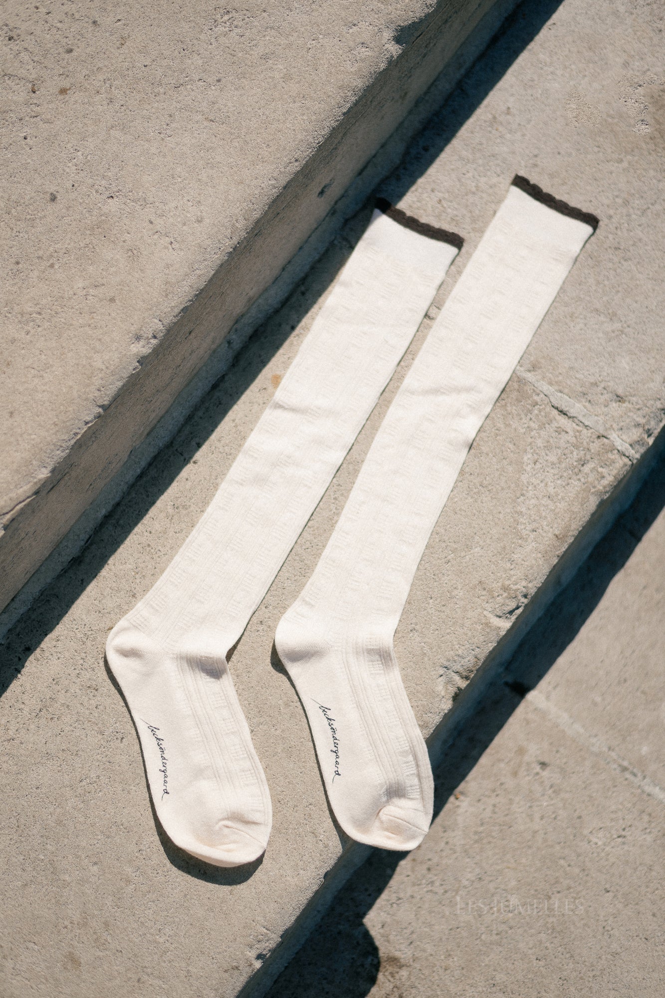 Scallop knee sock birch white