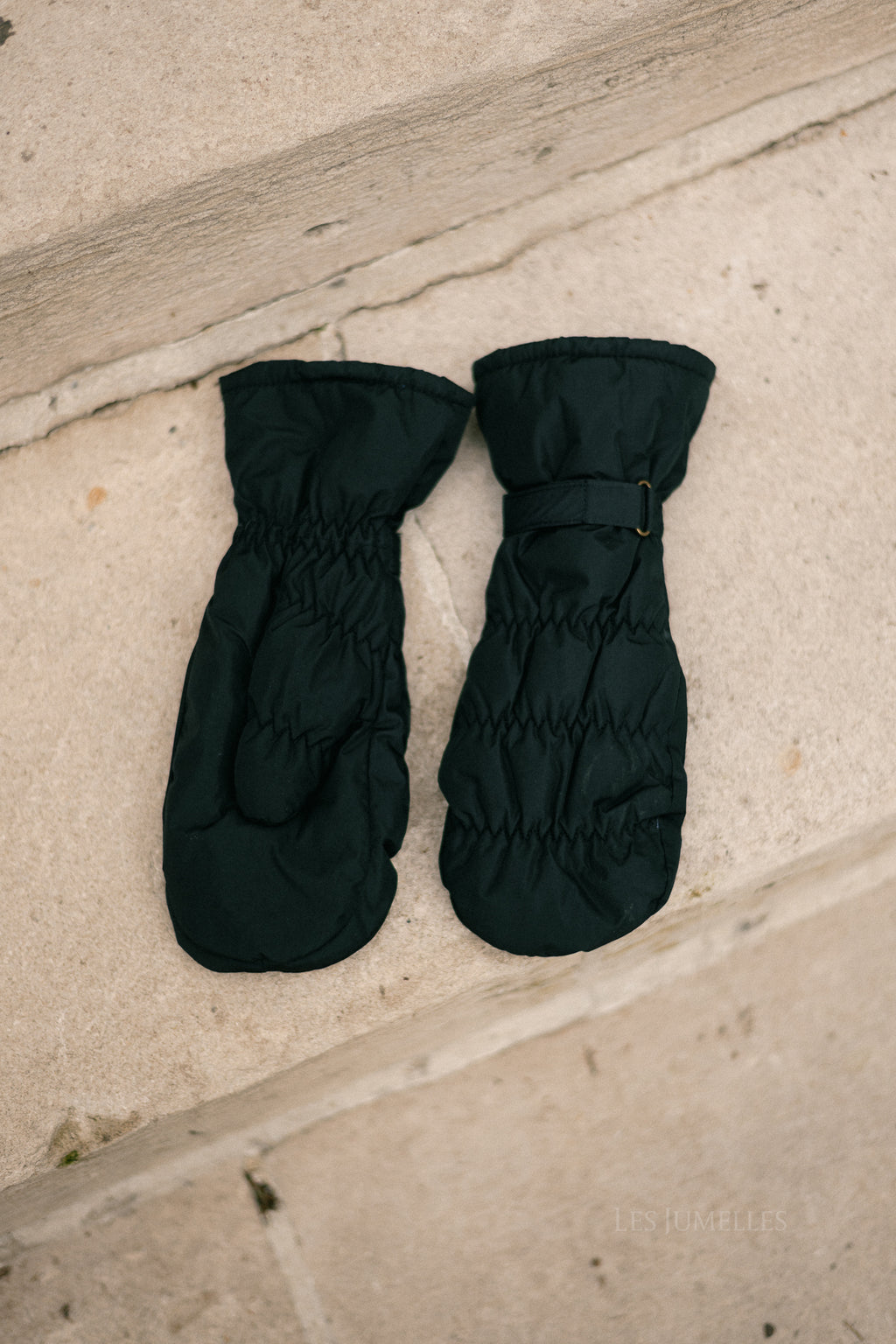 Padded Nylona mitten black