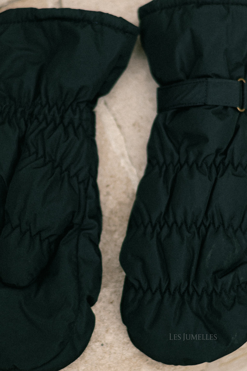 Padded Nylona mitten black