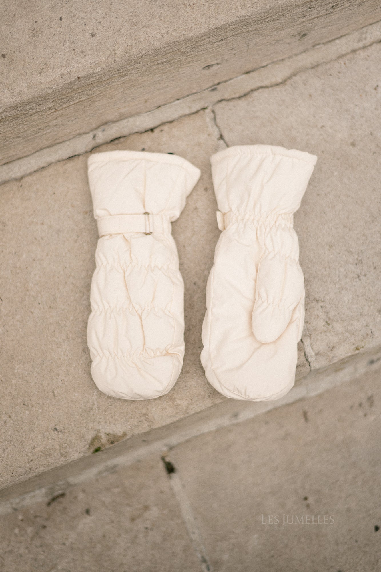 Padded Nylona mitten cream