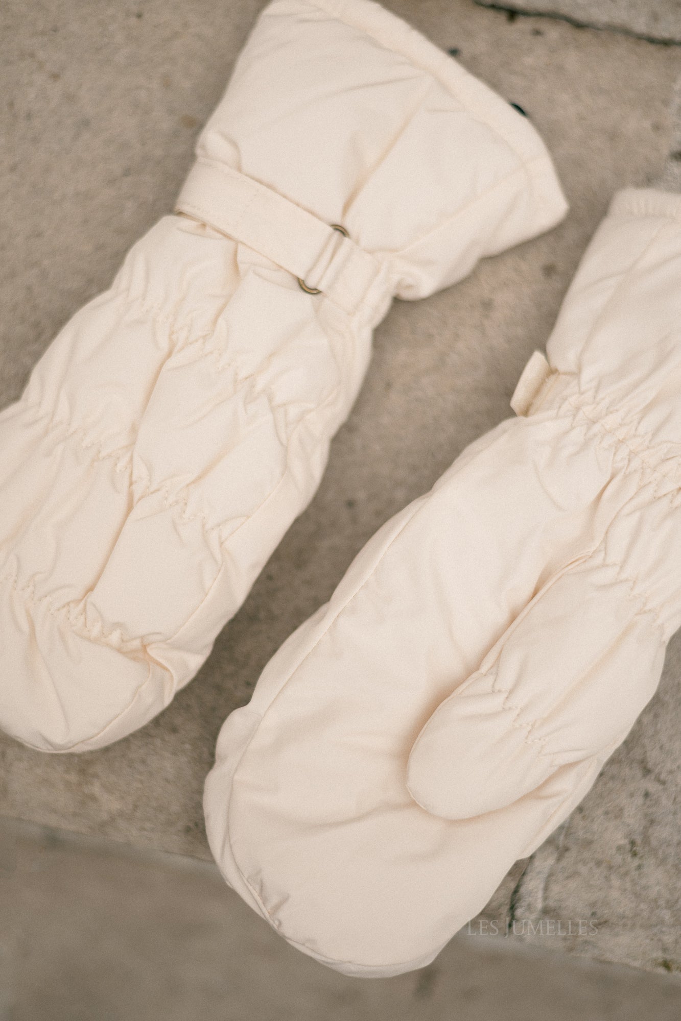 Padded Nylona mitten cream