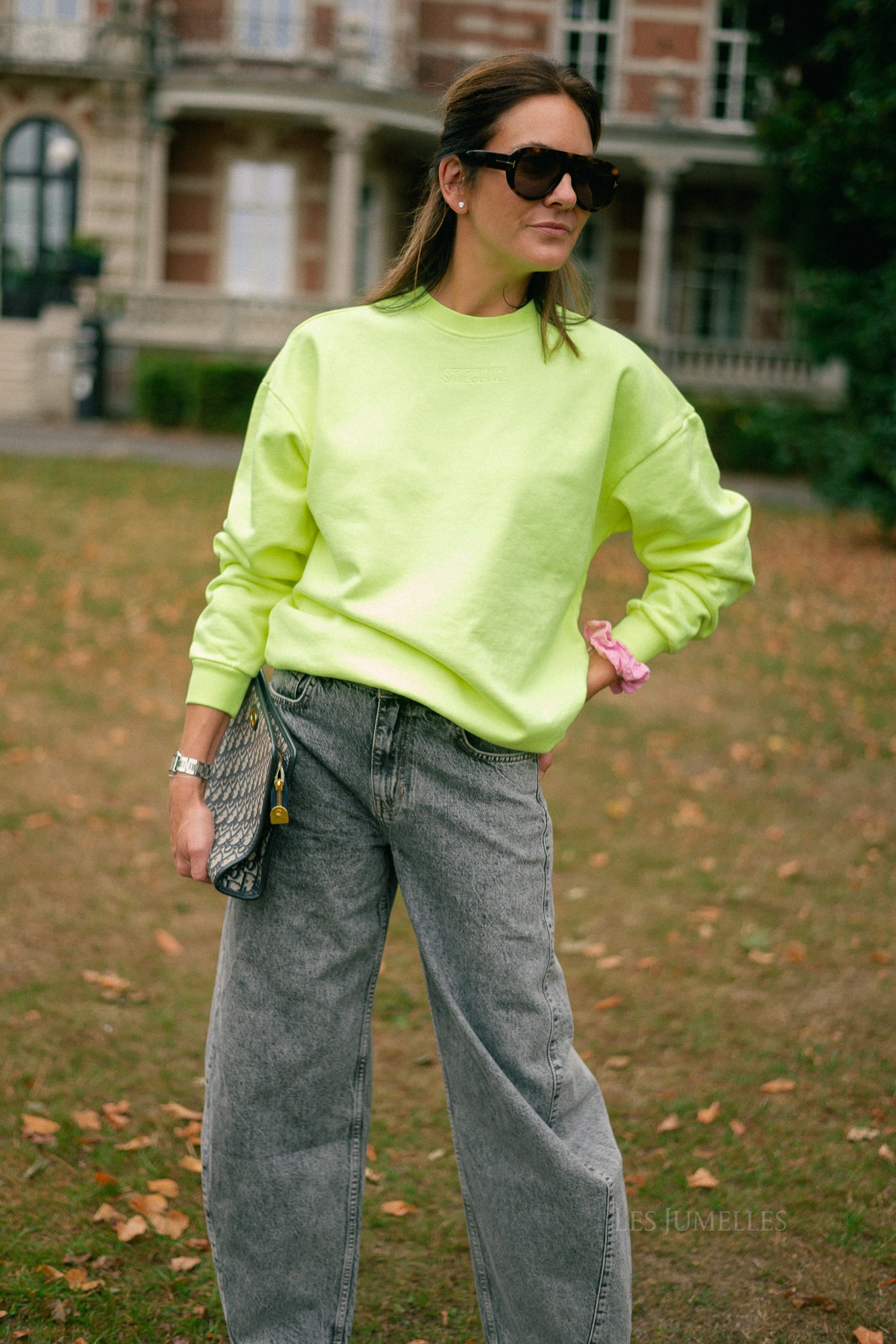 Basic worn out sweater yellow