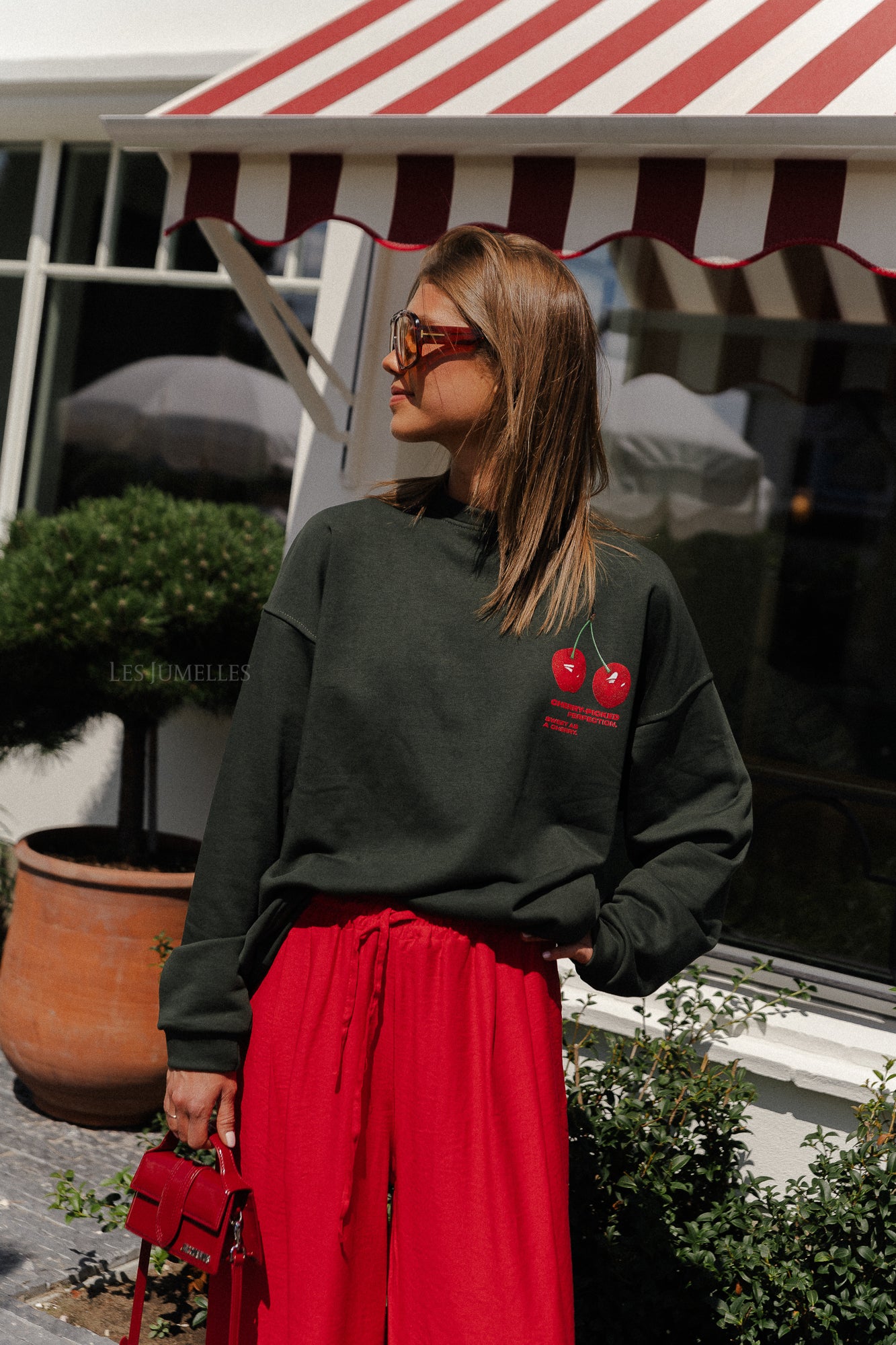 Cherry perfection sweater military green