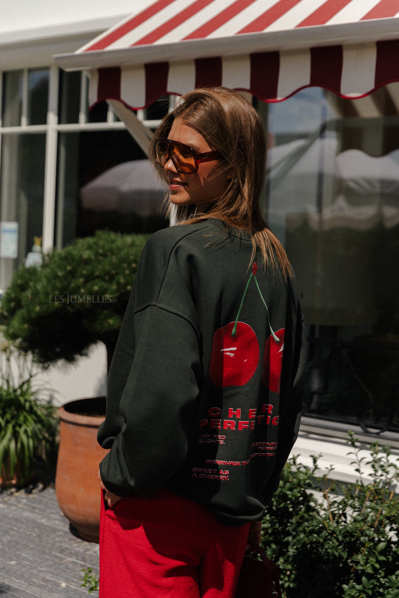 Cherry perfection sweater military green